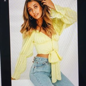 Yellow verge girl crop